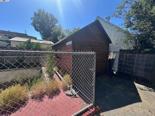 574 Juana Ave, San Leandro CA: https://media.crmls.org/mediaz/f98708fe-4d60-4c06-9cf0-491e57e402ac.jpg