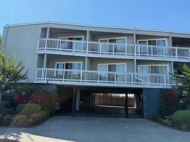 467 Clinton Street, Redwood City CA: https://media.crmls.org/mediaz/f987a23f-2a32-44cd-8564-3f7e8bd395b4.jpg
