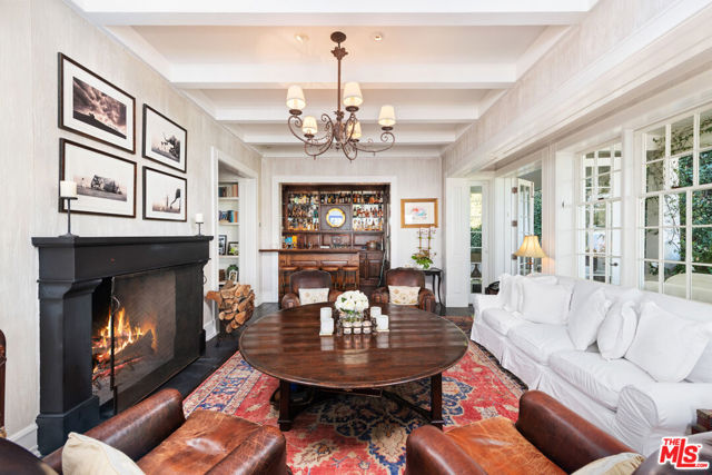 27540 Pacific Coast Highway, Malibu CA: https://media.crmls.org/mediaz/f987a503-4a6a-4086-a270-75ab5596441c.jpg