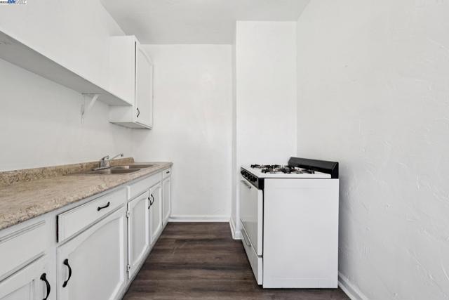 1360 Berkeley Way, Berkeley CA: https://media.crmls.org/mediaz/f987a855-9cf8-4d42-9c91-e40f329137a4.jpg