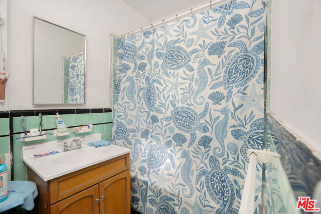 Image 25 of 27 For 11329 Sherman Way