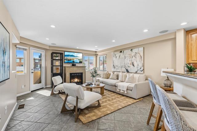 806 Redondo Ct, San Diego CA: https://media.crmls.org/mediaz/f987bddd-942c-4d75-ad2c-046c50e98b62.jpg