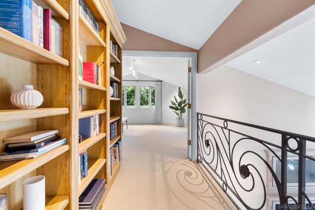 2885 Caminito Merion, La Jolla CA: https://media.crmls.org/mediaz/f988114a-80b5-46ab-a183-db571bac9e97.jpg