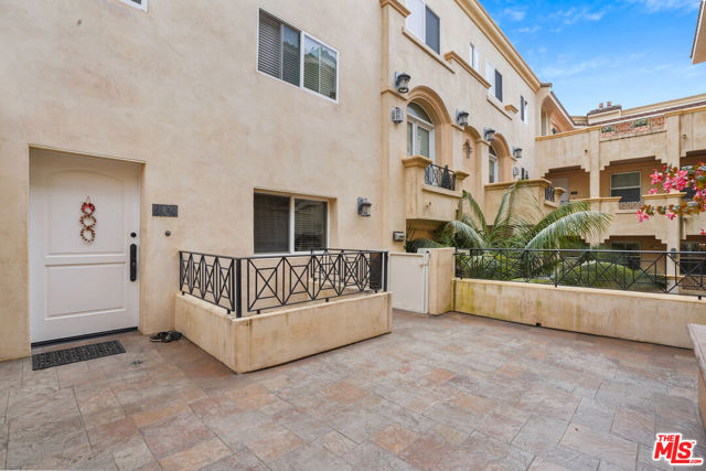 16123 W Sunset Boulevard, Pacific Palisades CA: https://media.crmls.org/mediaz/f9881488-0b10-4f77-9c26-9a0297a68712.jpg