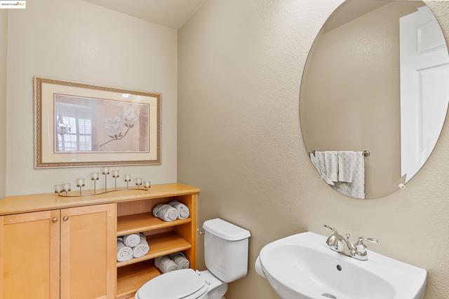 5282 Fern Ridge Cir, Discovery Bay CA: https://media.crmls.org/mediaz/f988f2ea-0979-44a7-9907-c74d6745385a.jpg