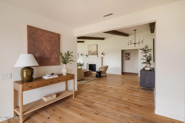 1207 Westridge Drive, Ventura CA: https://media.crmls.org/mediaz/f98adbe2-2fde-4be6-9c7d-413c1af494d9.jpg