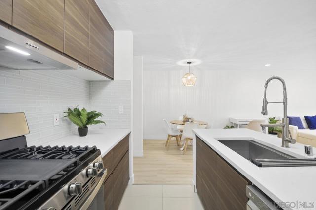 1621 Hotel Cir S, San Diego CA: https://media.crmls.org/mediaz/f98ade19-f15c-4ea1-99b1-fb9d89d7de81.jpg