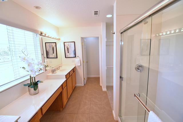 33332 Depot Rd, Union City CA: https://media.crmls.org/mediaz/f98b5749-ccd9-48dc-9974-ec6aa5c8c376.jpg