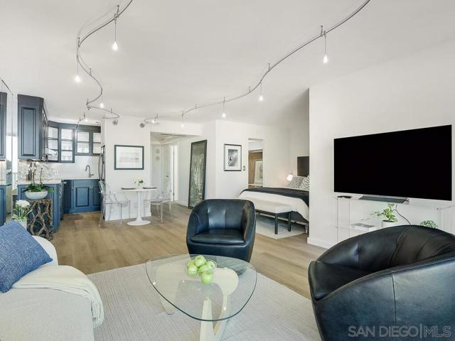 1720 Avenida del Mundo, Coronado CA: https://media.crmls.org/mediaz/f98c506b-f052-4d12-90d3-d689f7d79520.jpg