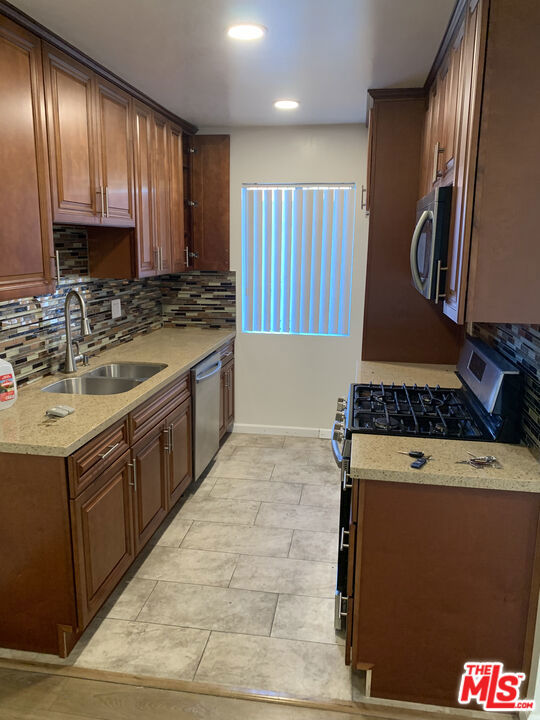 1522 Dixon Street, Glendale CA: https://media.crmls.org/mediaz/f98ca23a-ec69-4fcb-b5c6-f3e2100f239b.jpg