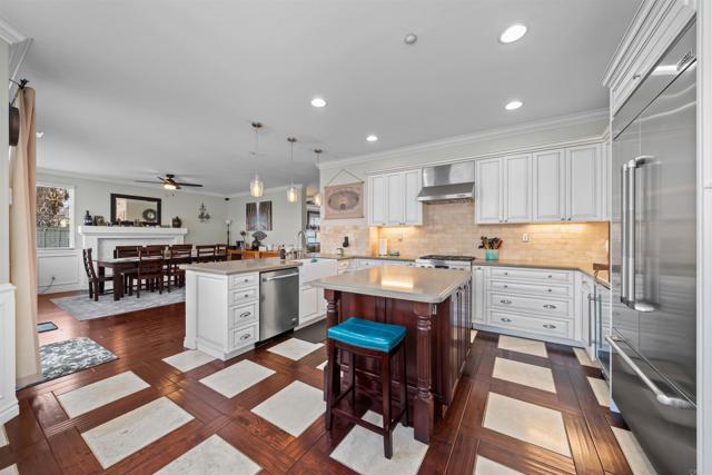 1312 Summer Ct, Vista CA: https://media.crmls.org/mediaz/f98cefdb-ea13-4411-82c5-e63efc981463.jpg