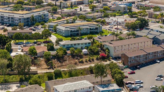 2201 07 Burroughs St, San Diego CA: https://media.crmls.org/mediaz/f98d6261-e6b9-4b1d-bcc4-970229d01894.jpg