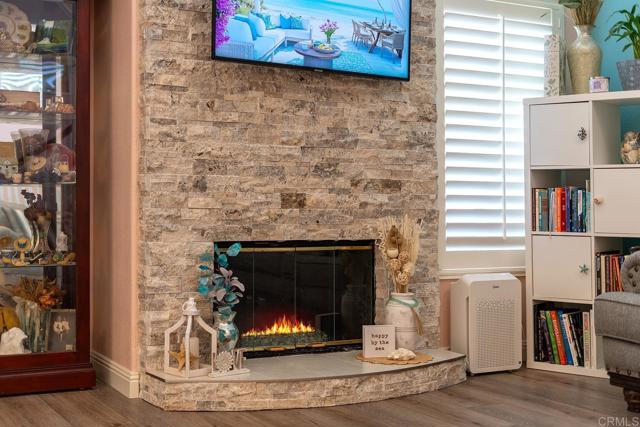 4610 Los Alamos Way, Oceanside CA: https://media.crmls.org/mediaz/f98d8d37-b57f-410e-b3fa-f1931cc5c0c2.jpg