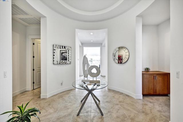 4072 Whitney Vista Ln, Rocklin CA: https://media.crmls.org/mediaz/f98e1ec9-10bd-4389-9ee3-3ae8fbc0567f.jpg