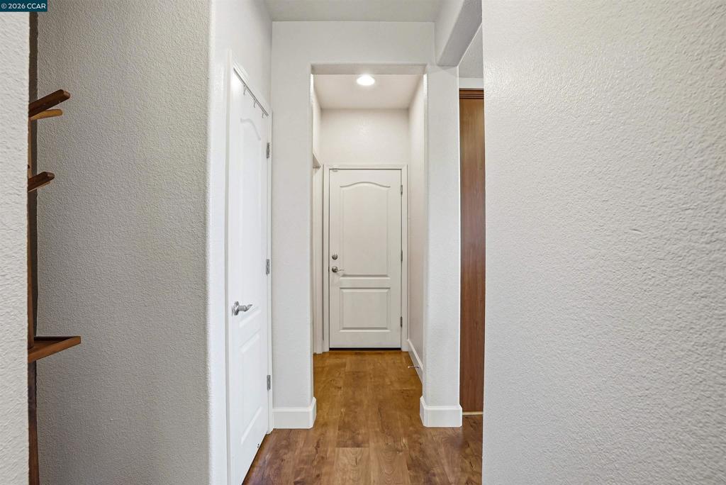 https://media.crmls.org/mediaz/f98e3e34-ae22-4cc3-8b78-ceba5ea72ec7.jpg?preset=X-Large