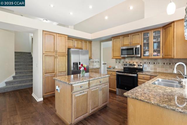 313 Willowwood Ct, Vacaville CA: https://media.crmls.org/mediaz/f98e675a-82e4-4559-883a-6b67212809ef.jpg