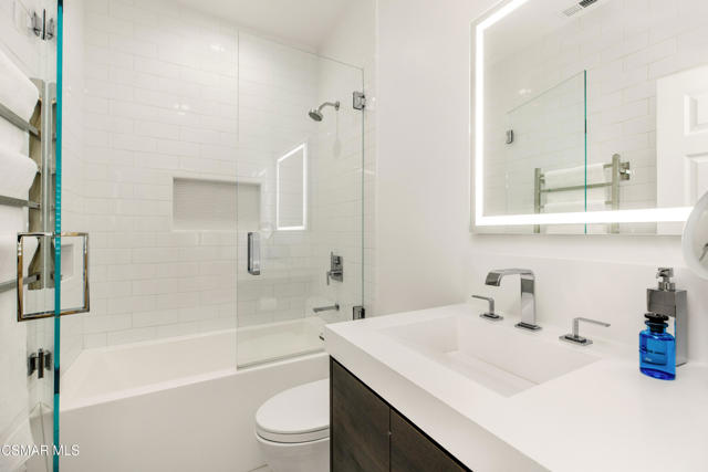 6072 Mandeville Place, Oak Park CA: https://media.crmls.org/mediaz/f98ebfc1-540a-4e6c-8592-d2fd0d53551f.jpg