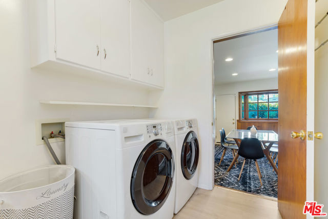 6207 Melba Avenue, Woodland Hills CA: https://media.crmls.org/mediaz/f98edc59-4815-47ed-b7dd-ac8e37640c60.jpg