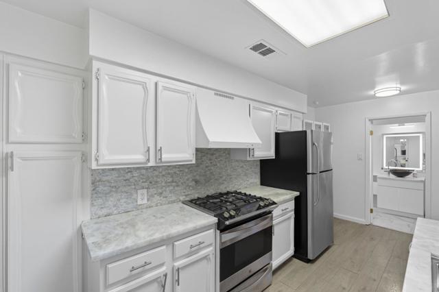 217 W 40th Avenue, San Mateo CA: https://media.crmls.org/mediaz/f98edc84-6501-4008-92e7-78d4c5ffd16e.jpg