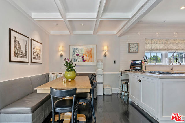 10428 Wyton Drive, Los Angeles CA: https://media.crmls.org/mediaz/f98fba68-af5b-4a5c-a9d4-ad1ee7774b45.jpg