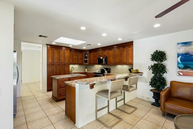 6 Stanford Drive, Rancho Mirage CA: https://media.crmls.org/mediaz/f9903a08-9c40-4e6e-84ec-6579f6966fc5.jpg
