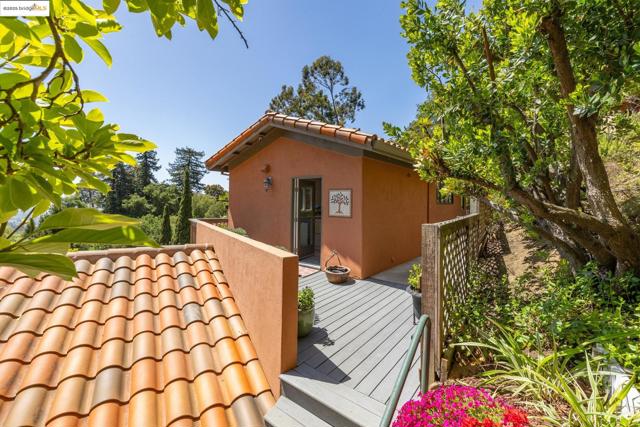 260 Alvarado Rd, Berkeley CA: https://media.crmls.org/mediaz/f9907a0d-6a27-41f6-ac6e-26376dd65123.jpg
