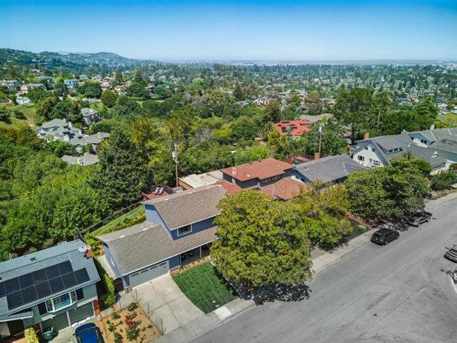 3642 Mcnulty Way, Redwood City CA: https://media.crmls.org/mediaz/f9909a27-d17e-4235-a9b8-7a37a9159ce0.jpg