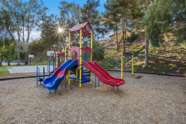 10497 Moorpark St, Spring Valley CA: https://media.crmls.org/mediaz/f990a441-e6c9-4702-acc0-bef71c12342e.jpg