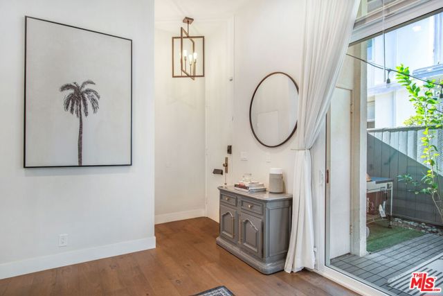 5326 Fairview Boulevard, Los Angeles CA: https://media.crmls.org/mediaz/f99161e3-2f51-4863-880a-0b681eeb7ee1.jpg