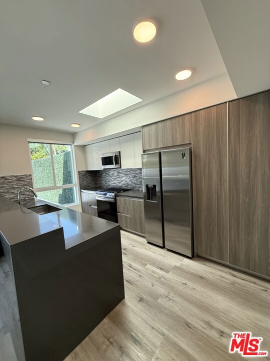 4806 Sylmar Avenue, Sherman Oaks CA: https://media.crmls.org/mediaz/f991801c-d39c-4bb3-894f-ae61b12e8aab.jpg