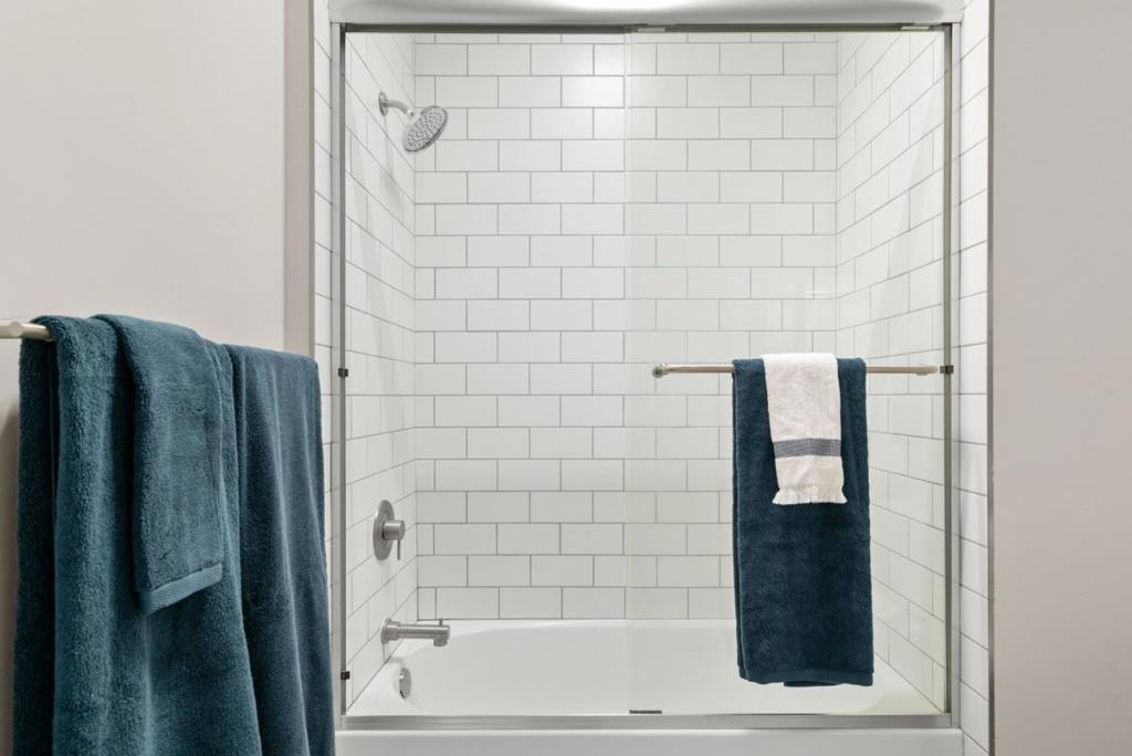 https://media.crmls.org/mediaz/f991b5d6-2da0-404f-9fc1-3d50685c9784.jpg?preset=X-Large