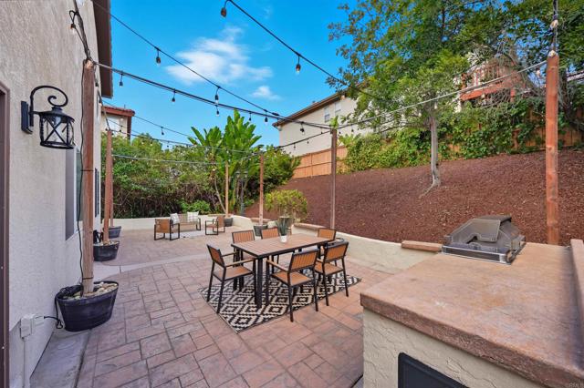 1029 Vista Oak Place, Chula Vista CA: https://media.crmls.org/mediaz/f9924b68-be83-4772-b32c-e36373e7b6ed.jpg