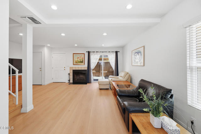 Detail Gallery Image 7 of 27 For 10260 Plainview Ave #12,  Los Angeles,  CA 91042 - 3 Beds | 2/1 Baths