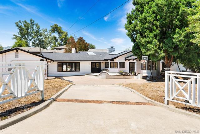 13953 Sagewood Dr, Poway CA: https://media.crmls.org/mediaz/f992d310-0812-4a42-a629-6b067e85f100.jpg