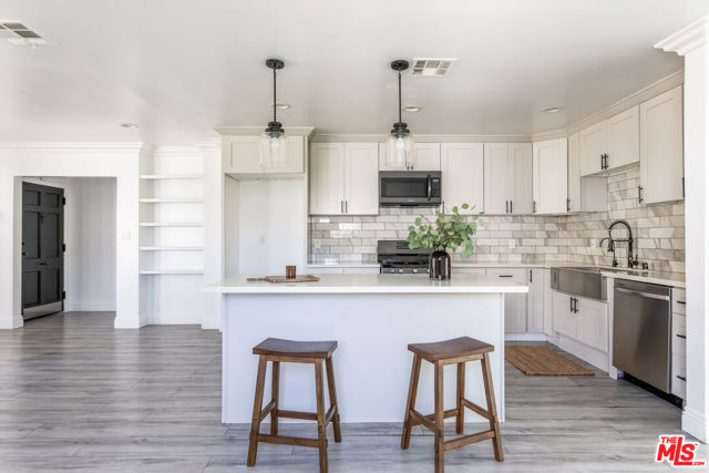 3921 S Victoria Avenue, Los Angeles CA: https://media.crmls.org/mediaz/f992d402-d672-4a6f-8c85-27ebe3d4ef5f.jpg