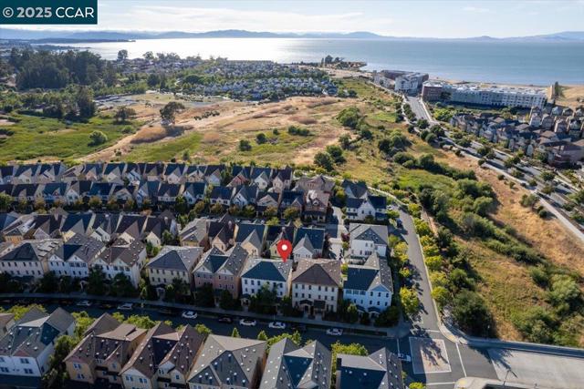2201 Tsushima St, Hercules CA: https://media.crmls.org/mediaz/f992ee0a-45f7-4c00-99e2-605361b0a2ed.jpg