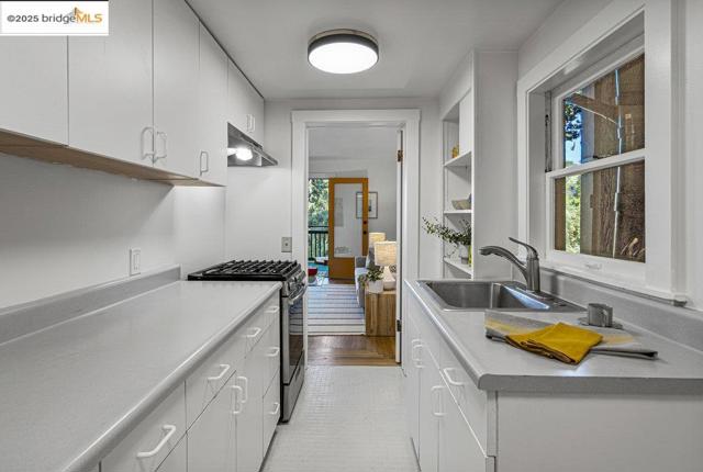 1398 Scenic Ave, Berkeley CA: https://media.crmls.org/mediaz/f992fe49-ea16-42e6-bb0e-bac24e986fb6.jpg