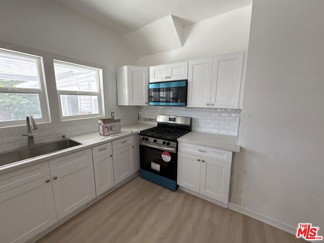 2320 W 25th Street, Los Angeles CA: https://media.crmls.org/mediaz/f9933c5e-2b9f-45c8-90bc-07241e449bee.jpg