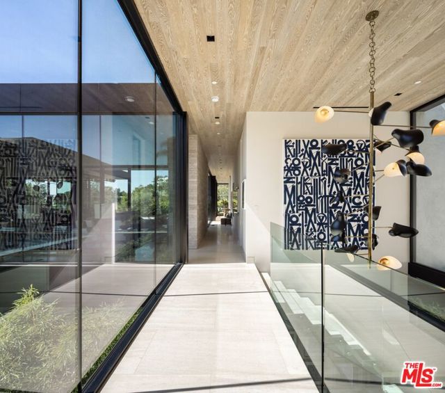 1335 Carla Lane, Beverly Hills CA: https://media.crmls.org/mediaz/f993a1d8-055b-47b4-be91-1adf40c0d4c6.jpg