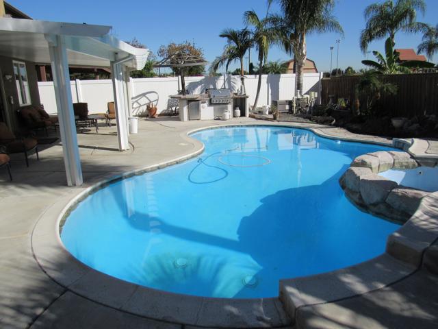 7420 Valley Meadow Avenue, Eastvale CA: https://media.crmls.org/mediaz/f99462e9-e6dc-4941-8c13-ff3b56c099f9.jpg