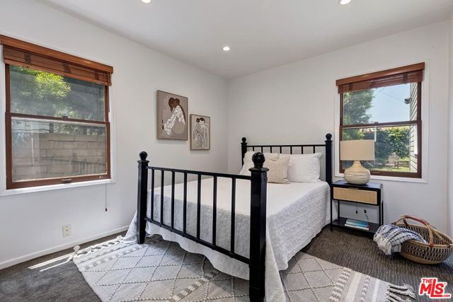 3201 Maplewood Avenue, Los Angeles CA: https://media.crmls.org/mediaz/f9946bc1-94c1-4f04-a89a-8d14bbe6ead3.jpg