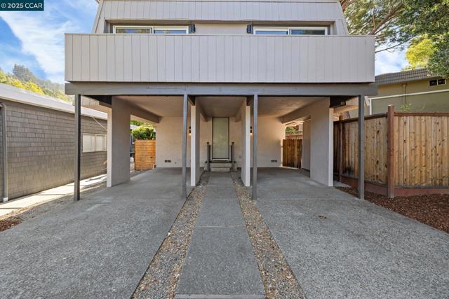 9 Glen Dr, Fairfax CA: https://media.crmls.org/mediaz/f99487df-d669-4107-a97d-3ec52112a48a.jpg