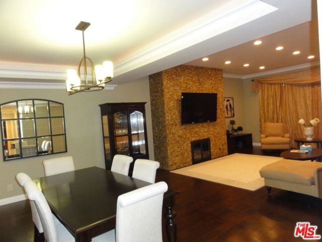 1880 Veteran Avenue, Los Angeles CA: https://media.crmls.org/mediaz/f99514a0-1592-4112-babb-b0e68f9481cc.jpg