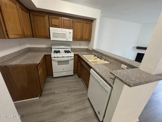 13042 Riverside Drive, Sherman Oaks CA: https://media.crmls.org/mediaz/f9959d05-6419-4127-8d41-10cd2e70a68f.jpg