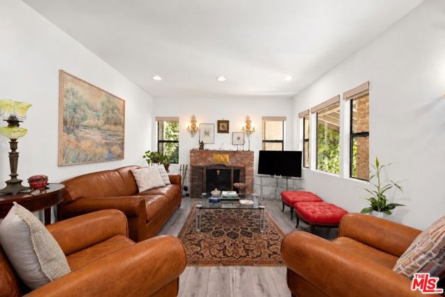 8941 Rosewood Avenue photo 4