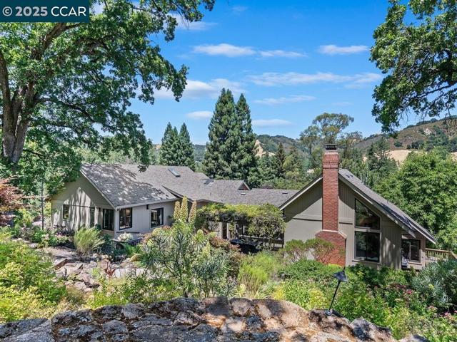 27 Toledo Dr, Lafayette CA: https://media.crmls.org/mediaz/f99683ef-fb4f-400f-8b85-2cd387cd15fa.jpg