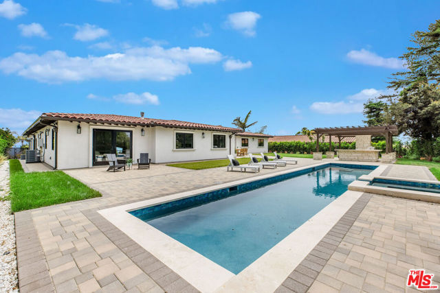 6888 Alta Vista Drive, Rancho Palos Verdes CA: https://media.crmls.org/mediaz/f996fd70-8e4c-46d7-a4d3-876de17f23c1.jpg