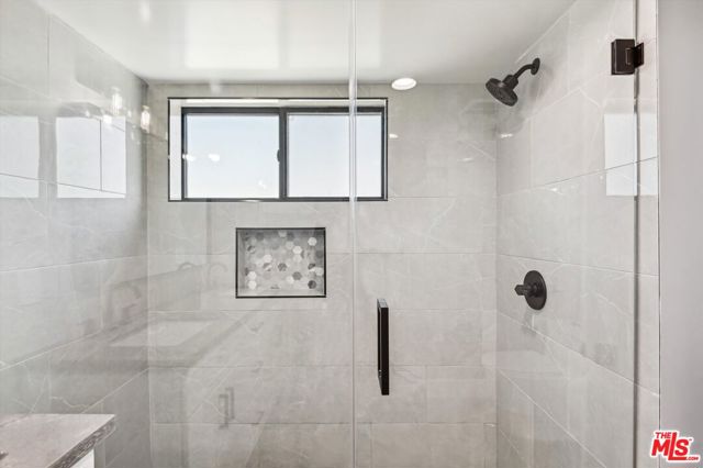 819 E La Palma Drive, Inglewood CA: https://media.crmls.org/mediaz/f99748e1-76c0-4046-8f08-438243beb4e7.jpg