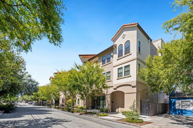 777 Walnut Street, San Carlos CA: https://media.crmls.org/mediaz/f9976228-fcd1-4a67-a129-504d1a40786d.jpg