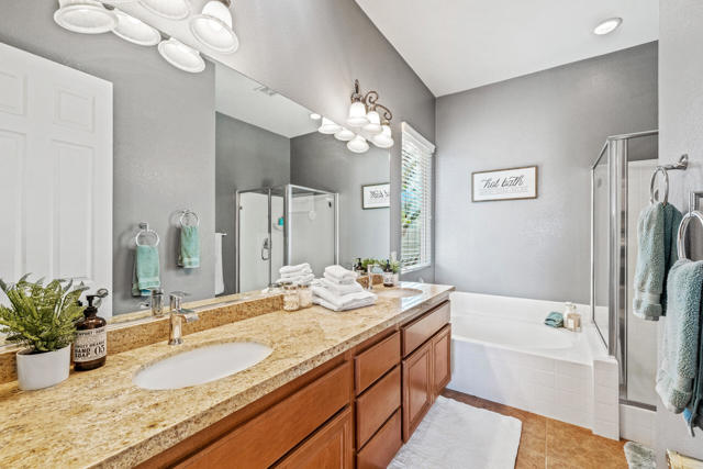 79704 Castille Drive, La Quinta CA: https://media.crmls.org/mediaz/f997c03b-c3b4-48bd-81c4-55a02659c296.jpg
